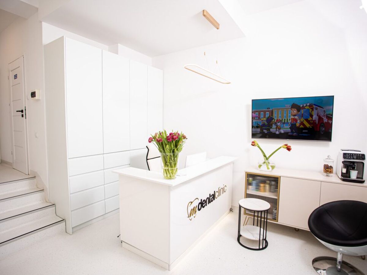 Strefa oczekiwania dla pacjentów w M-Dental Clinic w Pruszkowie