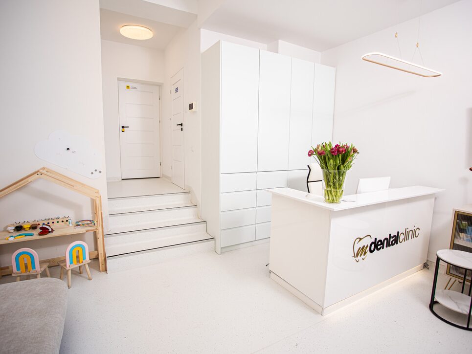 Recepcja M-Dental Clinic w Pruszkowie